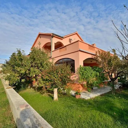 Lea Patrik Mara Appartement